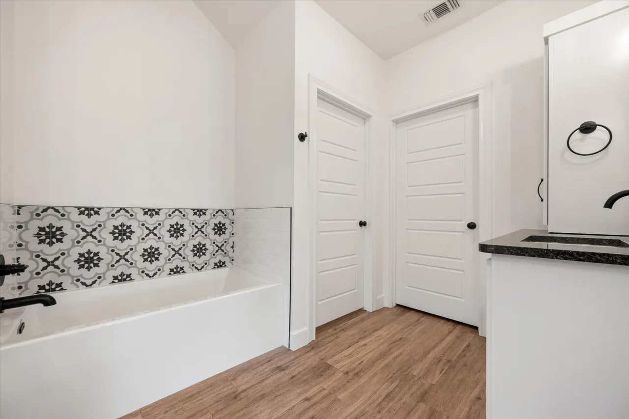 Photo 14 — 11801 Louisville Avenue, Lubbock, TX 79423