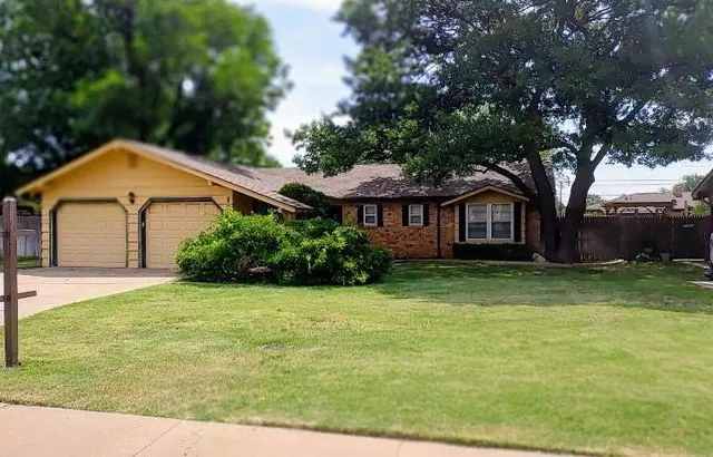 Front exterior — 1812 Floydada Street, Plainview, TX 79072