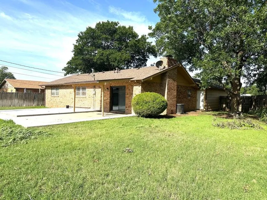Photo 19 — 1812 Floydada Street, Plainview, TX 79072