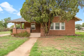 Sold home at 500 W Garza Street