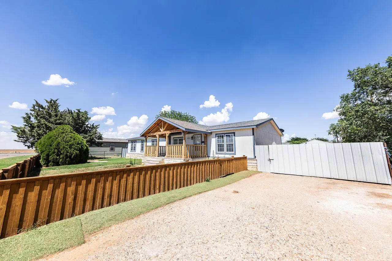 Photo 17 — 9918 N Chester Avenue, Lubbock, TX 79415