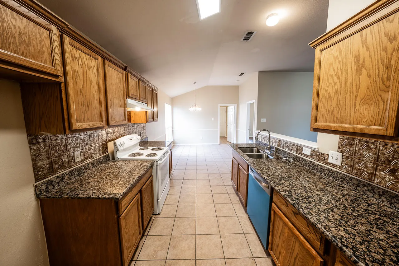 Photo 7 — 6717 89th Street, Lubbock, TX 79424