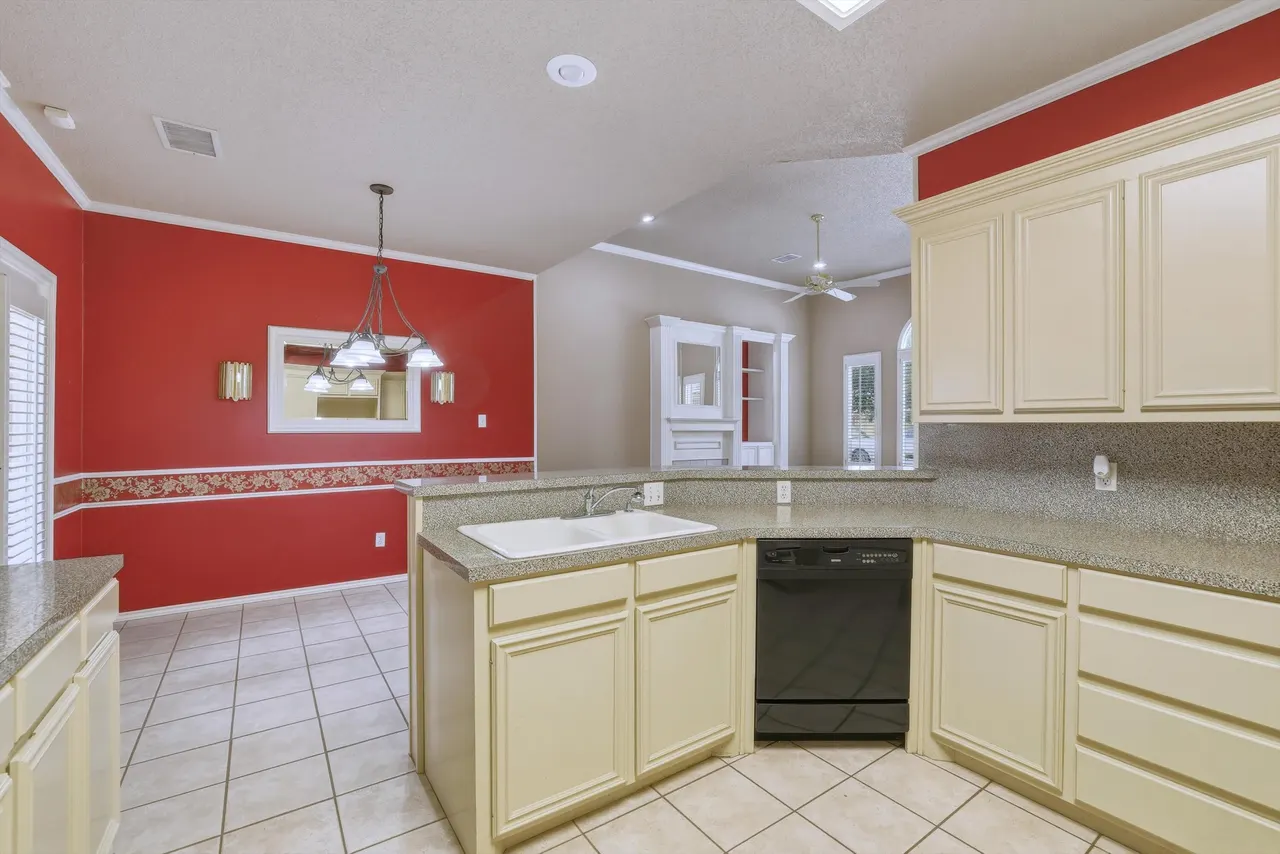 Photo 10 — 5419 70th Street, Lubbock, TX 79424