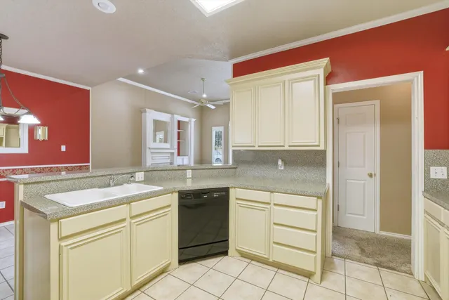Photo 8 — 5419 70th Street, Lubbock, TX 79424