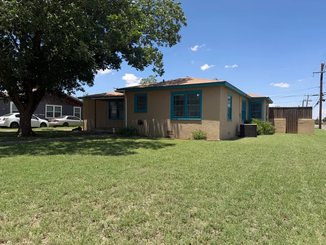 Photo 2 — 711 E Oak Street, Brownfield, TX 79316