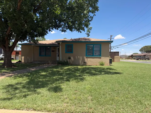 Photo 3 — 711 E Oak Street, Brownfield, TX 79316