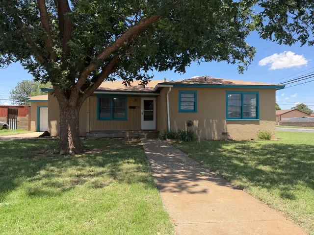 Front exterior — 711 E Oak Street, Brownfield, TX 79316