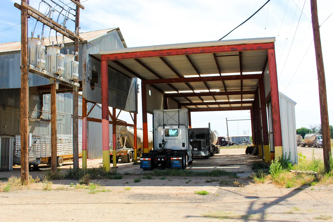 Photo 2 — 214 W Bryan Avenue, Loraine, TX 79532