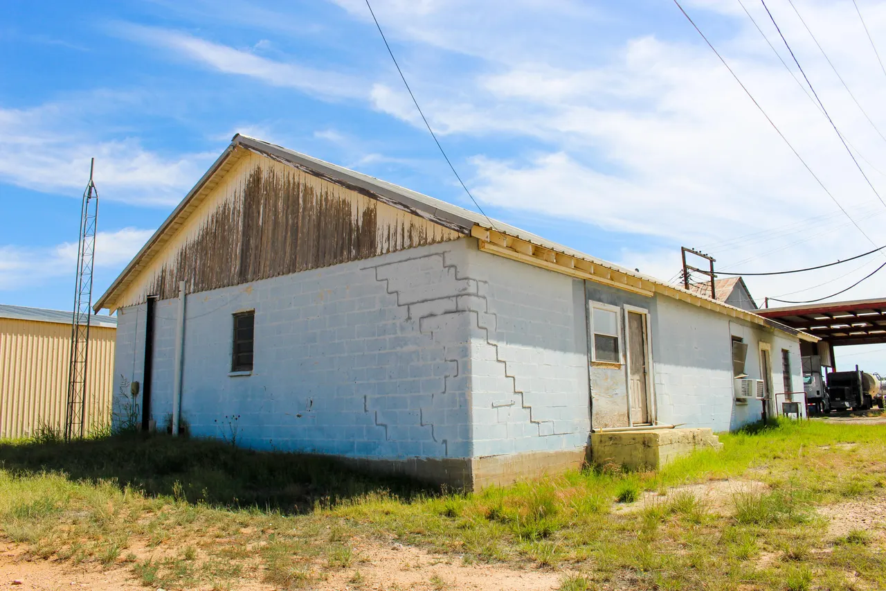 Photo 29 — 214 W Bryan Avenue, Loraine, TX 79532