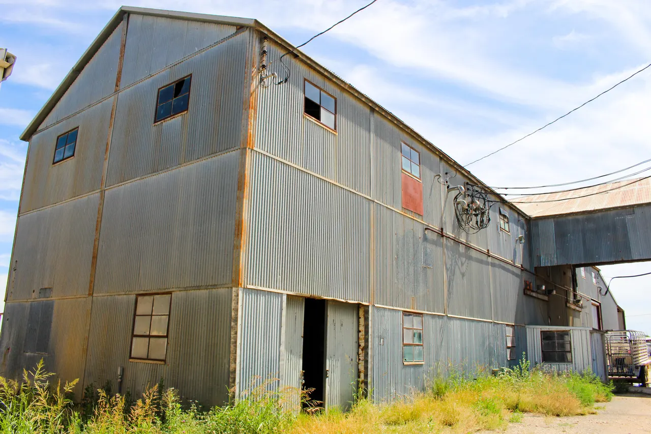 Photo 3 — 214 W Bryan Avenue, Loraine, TX 79532