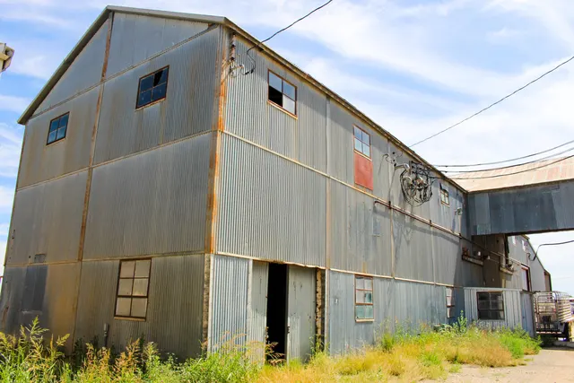 Photo 3 — 214 W Bryan Avenue, Loraine, TX 79532