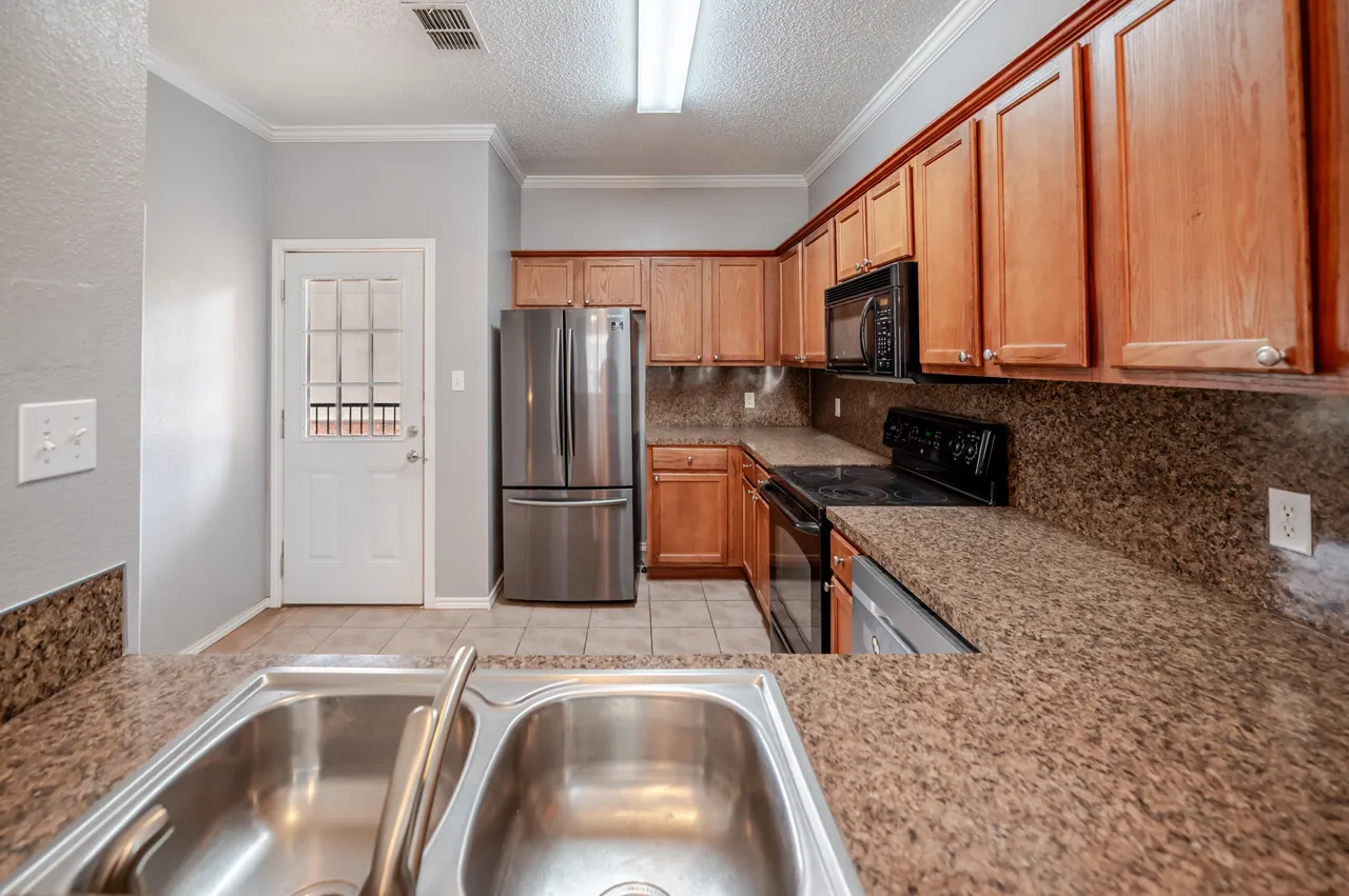Photo 6 — 2111 Main Street Apt 1, Lubbock, TX 79401