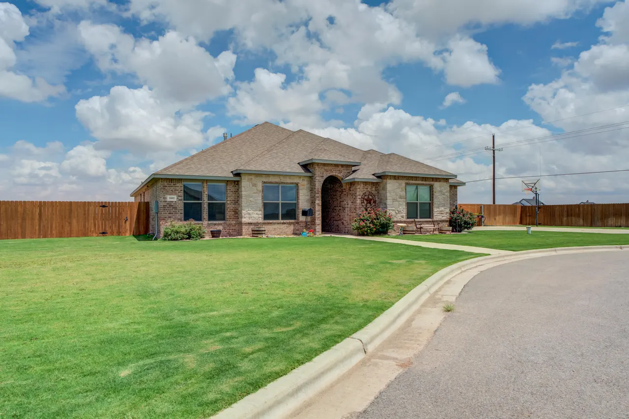 Photo 2 — 3802 County Road 7665, Lubbock, TX 79423
