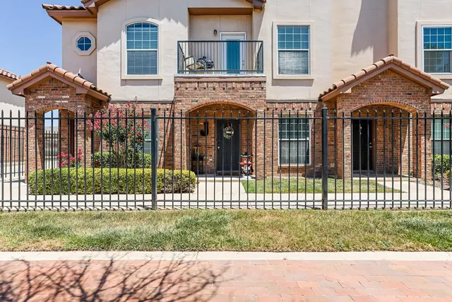Photo 2 — 2106 Main Street 9, Lubbock, TX 79401