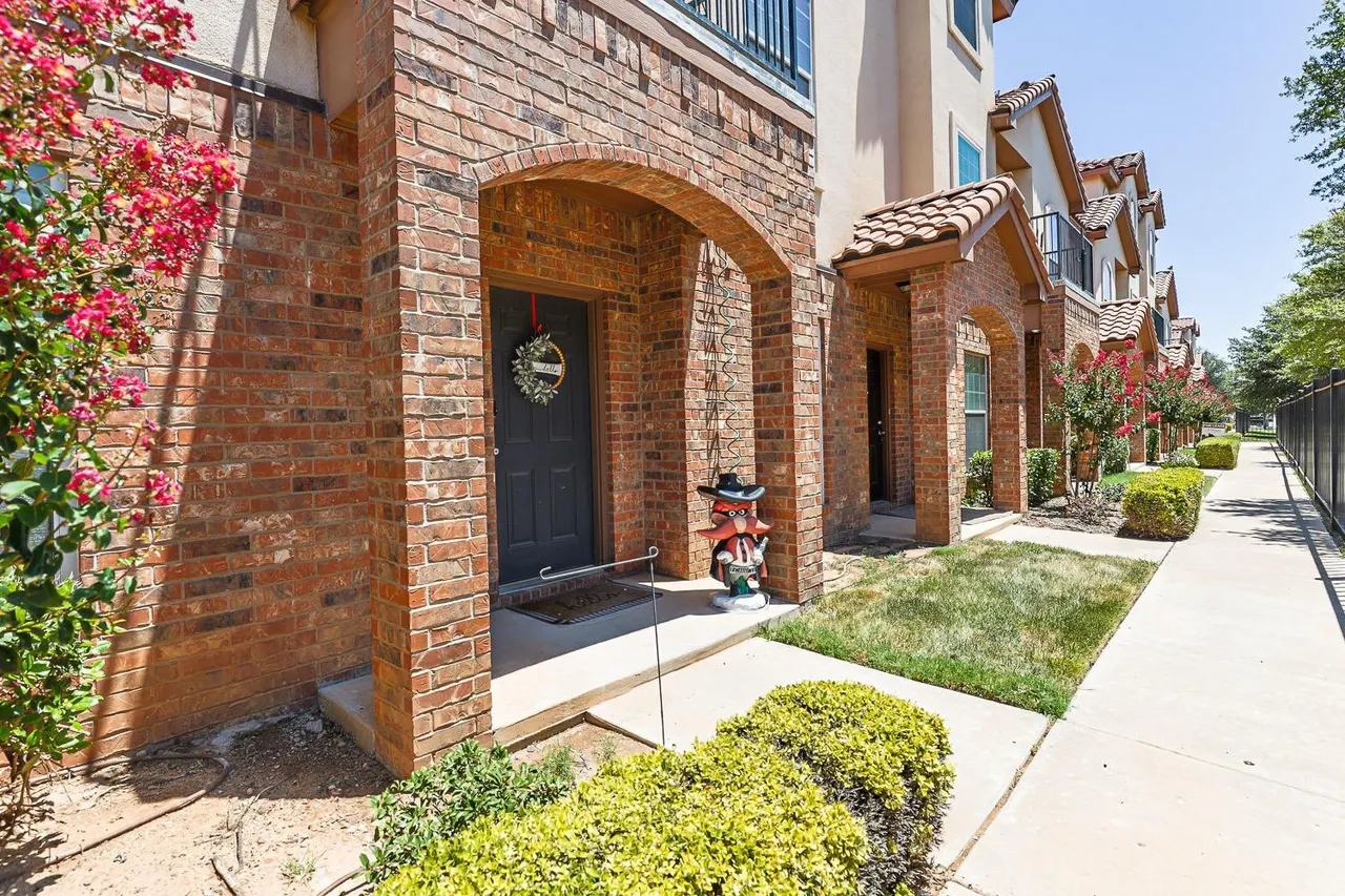 Photo 5 — 2106 Main Street 9, Lubbock, TX 79401