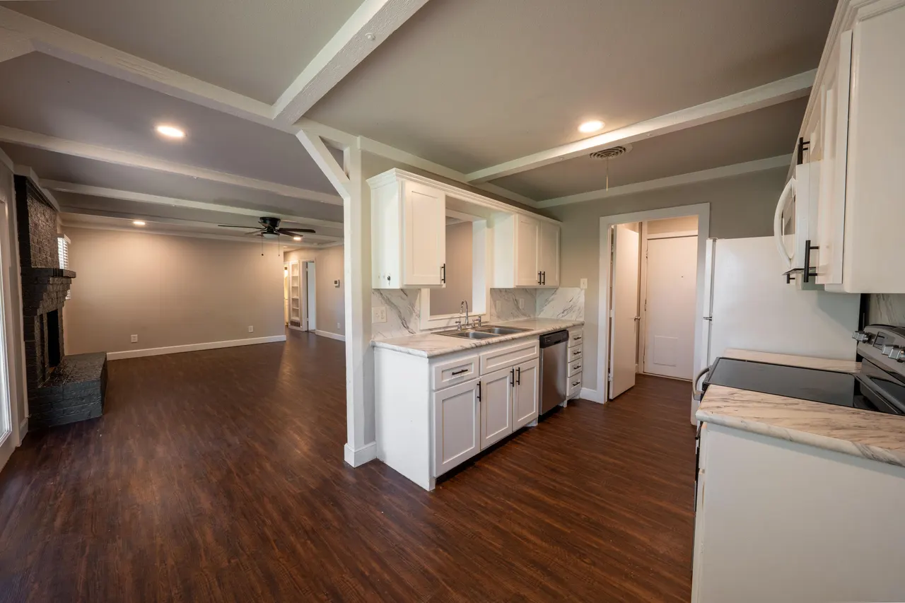 Photo 9 — 4404 59th Street, Lubbock, TX 79414