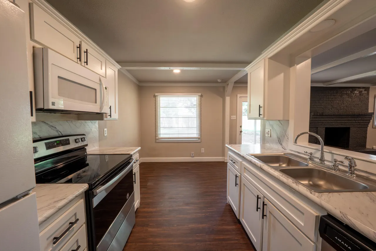 Photo 12 — 4404 59th Street, Lubbock, TX 79414