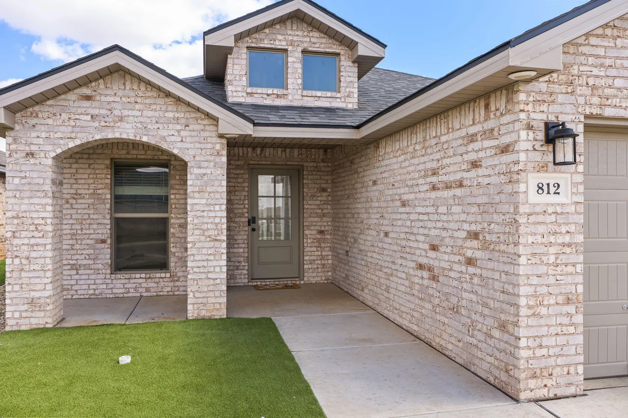 Front exterior — 812 E 32nd Street, Wolfforth, TX 79382