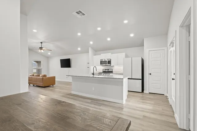 Photo 8 — 812 E 32nd Street, Wolfforth, TX 79382