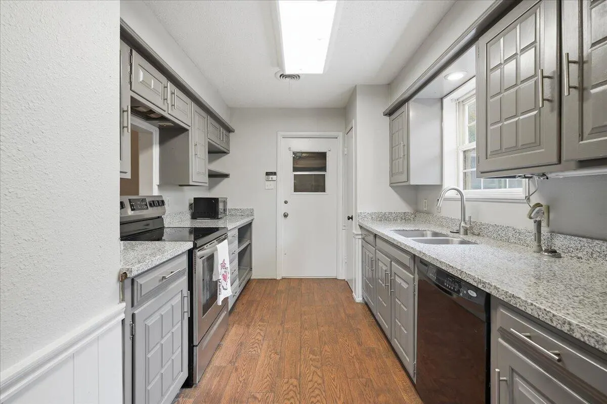 Photo 9 — 4322 55th Street, Lubbock, TX 79413