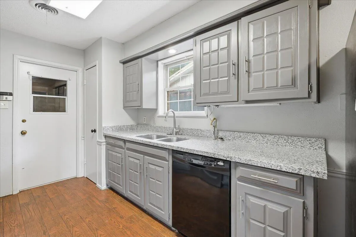 Photo 11 — 4322 55th Street, Lubbock, TX 79413