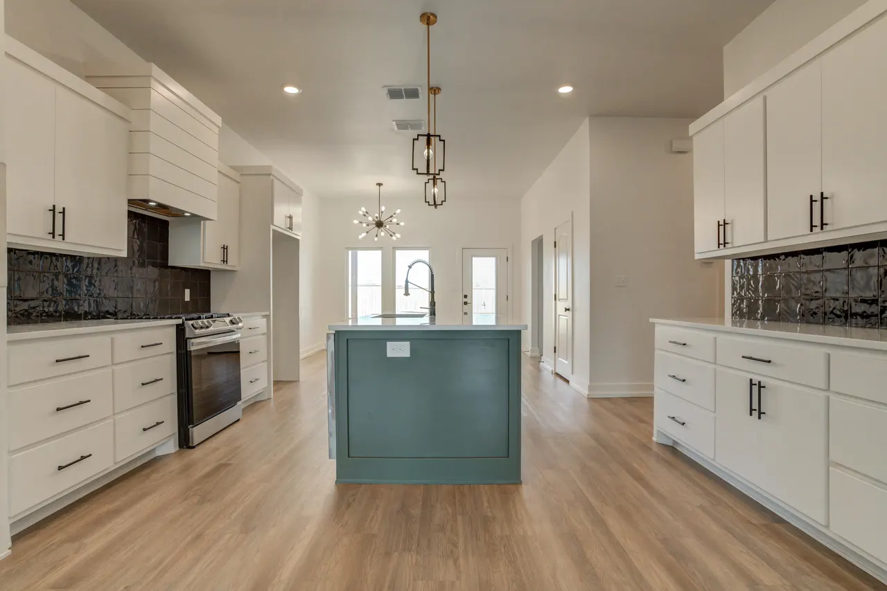 Photo 12 — 1011 N Grover Avenue, Lubbock, TX 79416