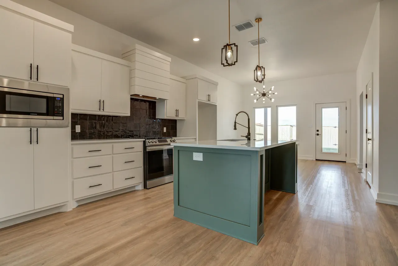 Photo 13 — 1011 N Grover Avenue, Lubbock, TX 79416