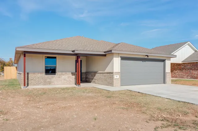 Photo 2 — 901 E Fordham Street, Lubbock, TX 79403