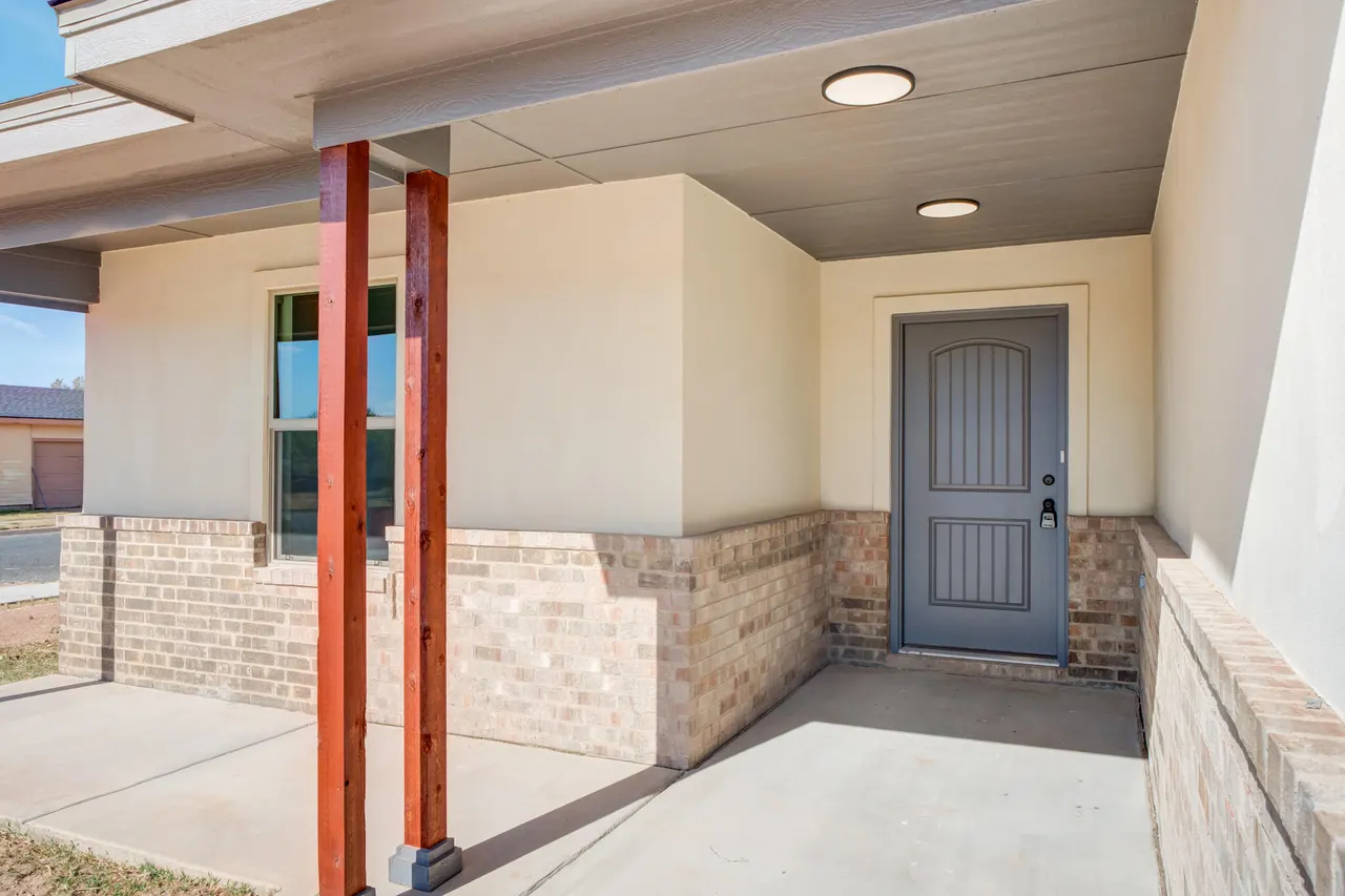 Photo 3 — 901 E Fordham Street, Lubbock, TX 79403