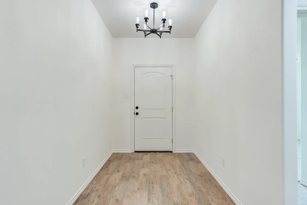 Photo 4 — 901 E Fordham Street, Lubbock, TX 79403