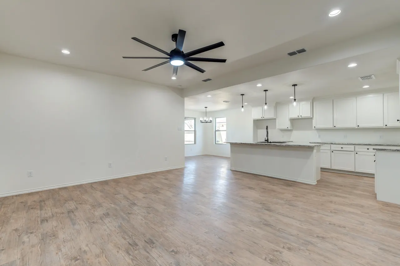 Photo 5 — 901 E Fordham Street, Lubbock, TX 79403