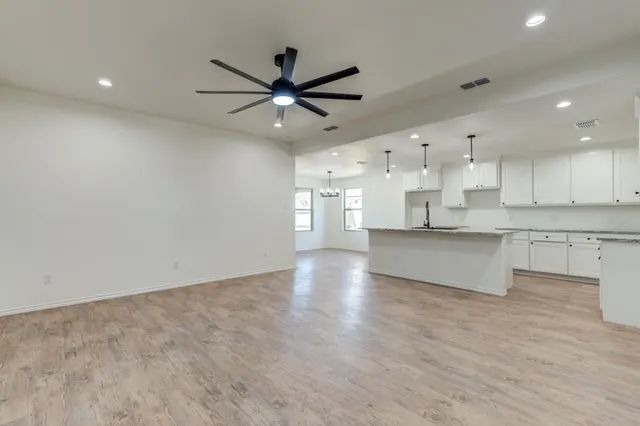 Photo 5 — 901 E Fordham Street, Lubbock, TX 79403