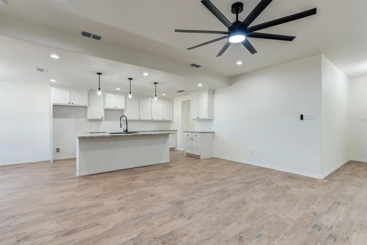 Photo 7 — 901 E Fordham Street, Lubbock, TX 79403