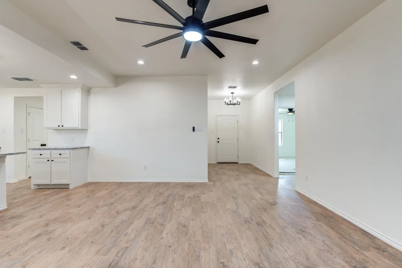 Photo 8 — 901 E Fordham Street, Lubbock, TX 79403