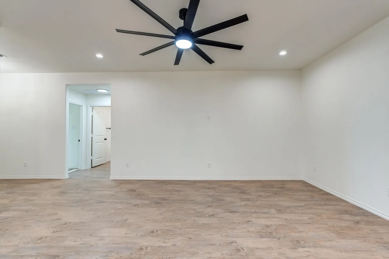 Photo 10 — 901 E Fordham Street, Lubbock, TX 79403