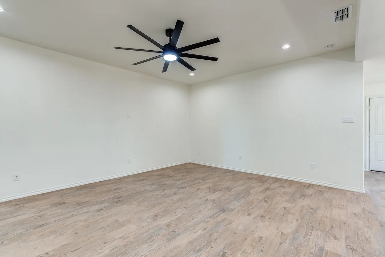 Photo 11 — 901 E Fordham Street, Lubbock, TX 79403