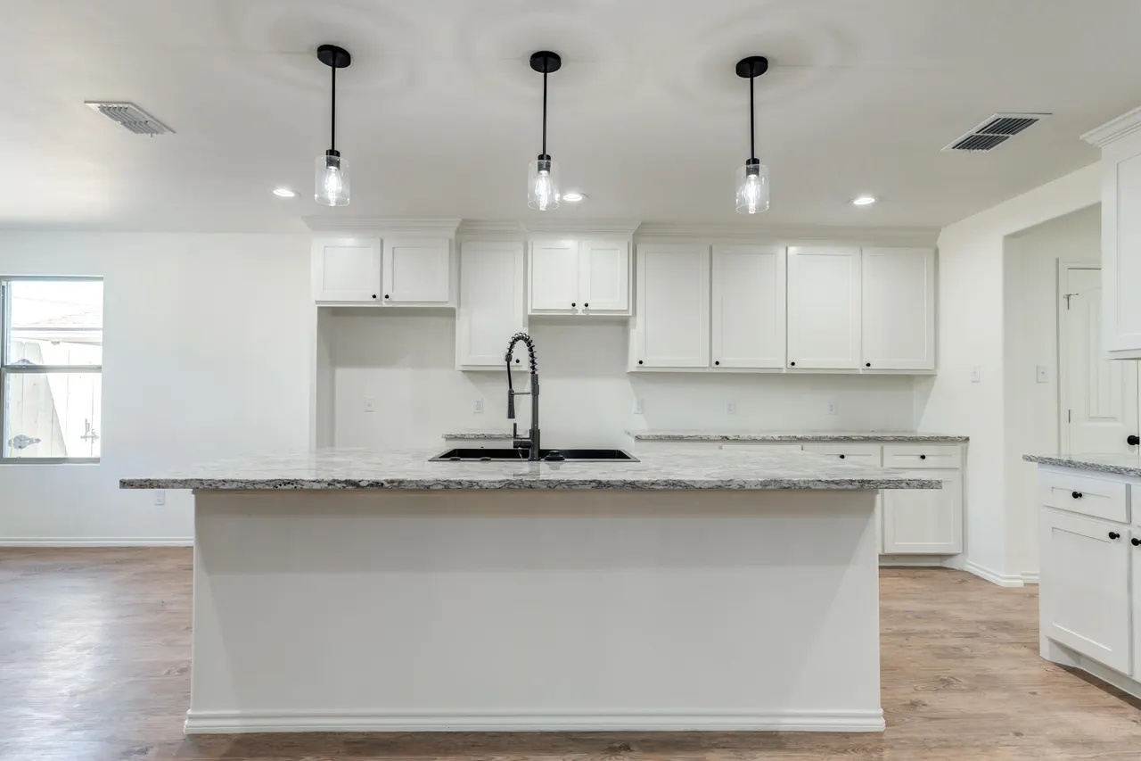 Photo 13 — 901 E Fordham Street, Lubbock, TX 79403