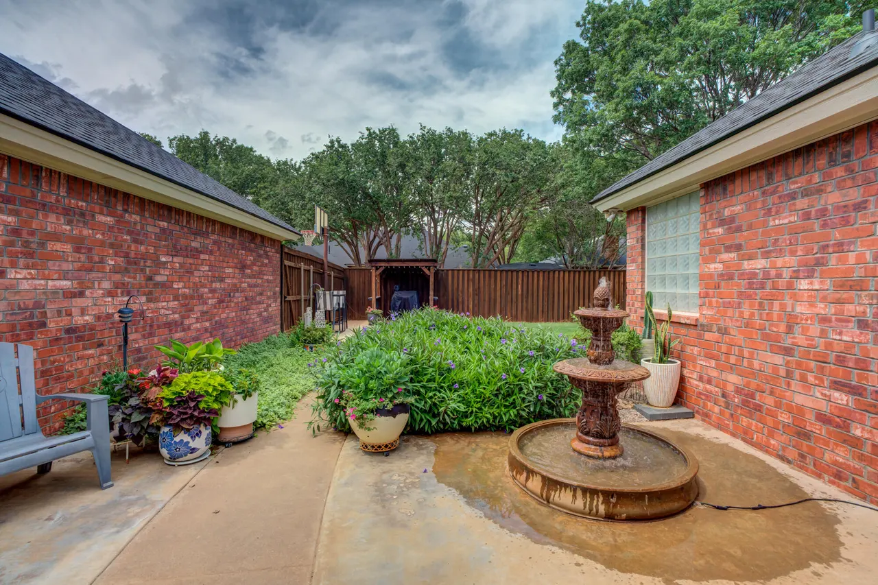 Photo 5 — 5916 87th Street, Lubbock, TX 79424