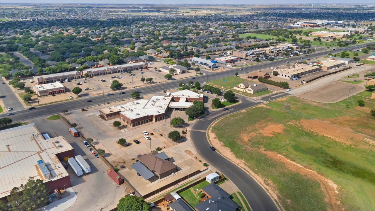Photo 8 — 8009 Genoa Avenue, Lubbock, TX 79424