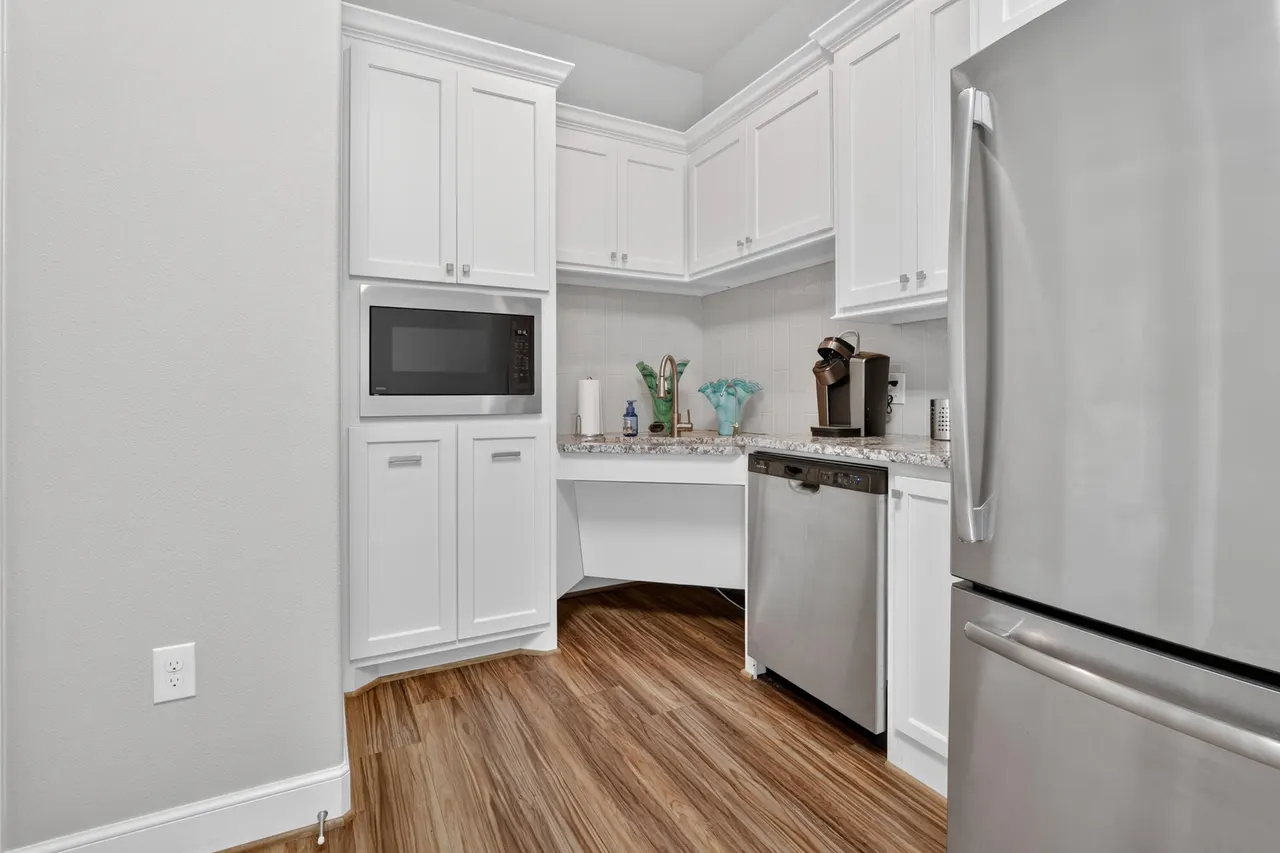 Photo 16 — 8009 Genoa Avenue, Lubbock, TX 79424