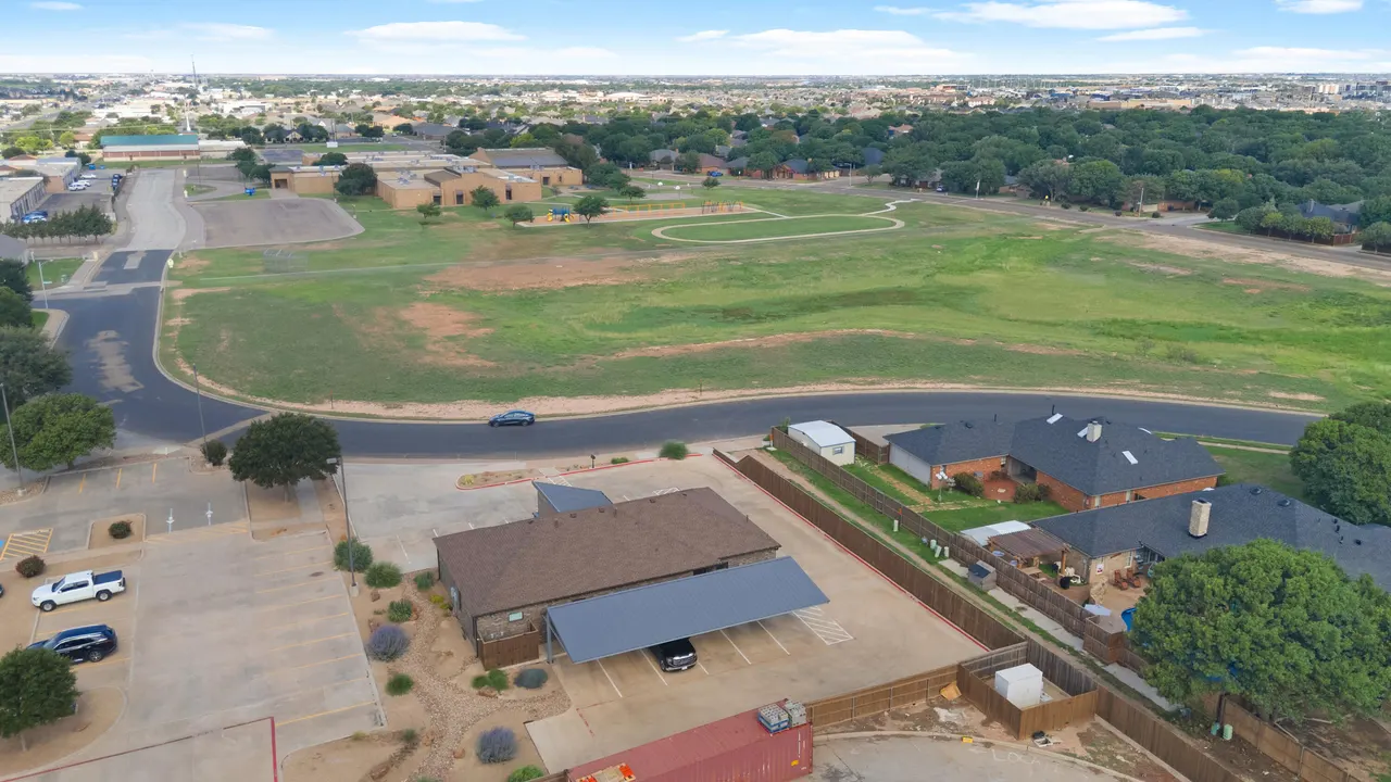 Photo 6 — 8009 Genoa Avenue, Lubbock, TX 79424