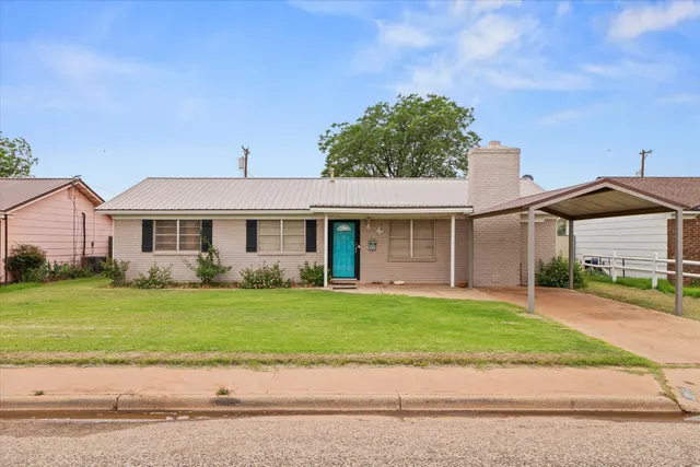Front exterior — 613 N B Street, Brownfield, TX 79316