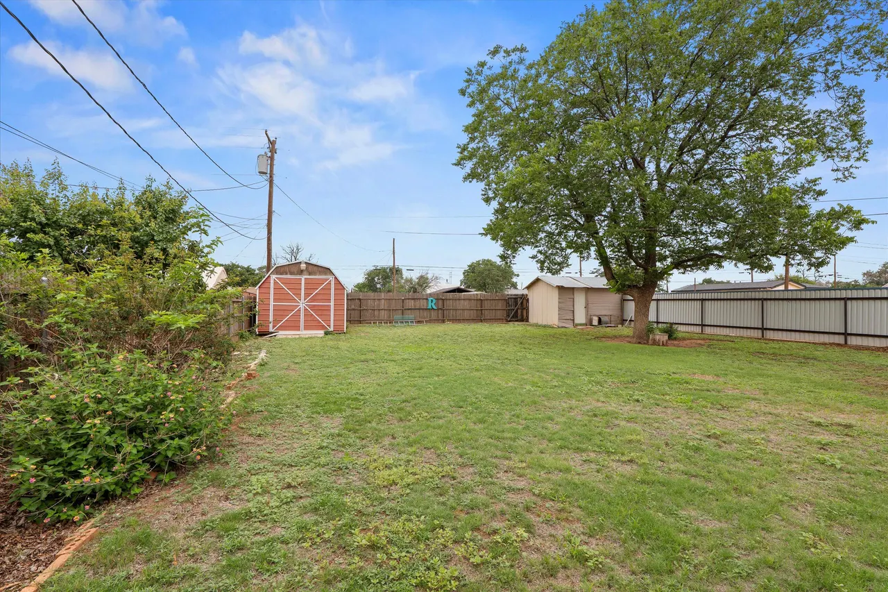 Photo 17 — 613 N B Street, Brownfield, TX 79316