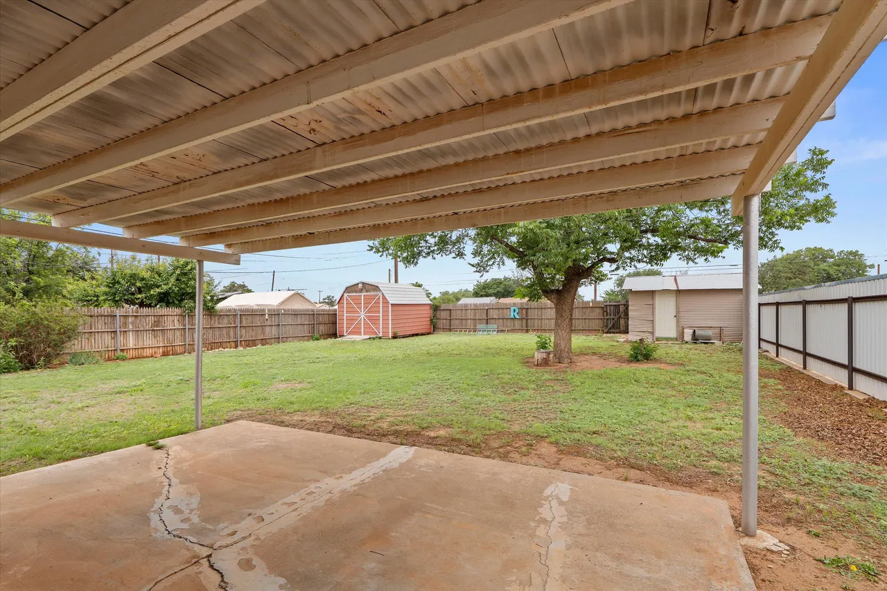 Photo 19 — 613 N B Street, Brownfield, TX 79316
