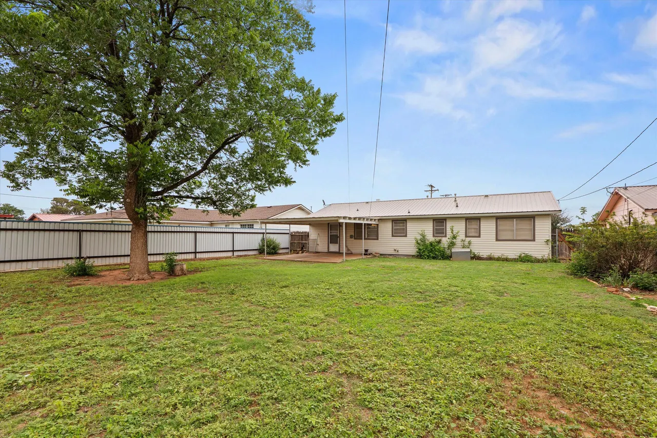 Photo 20 — 613 N B Street, Brownfield, TX 79316