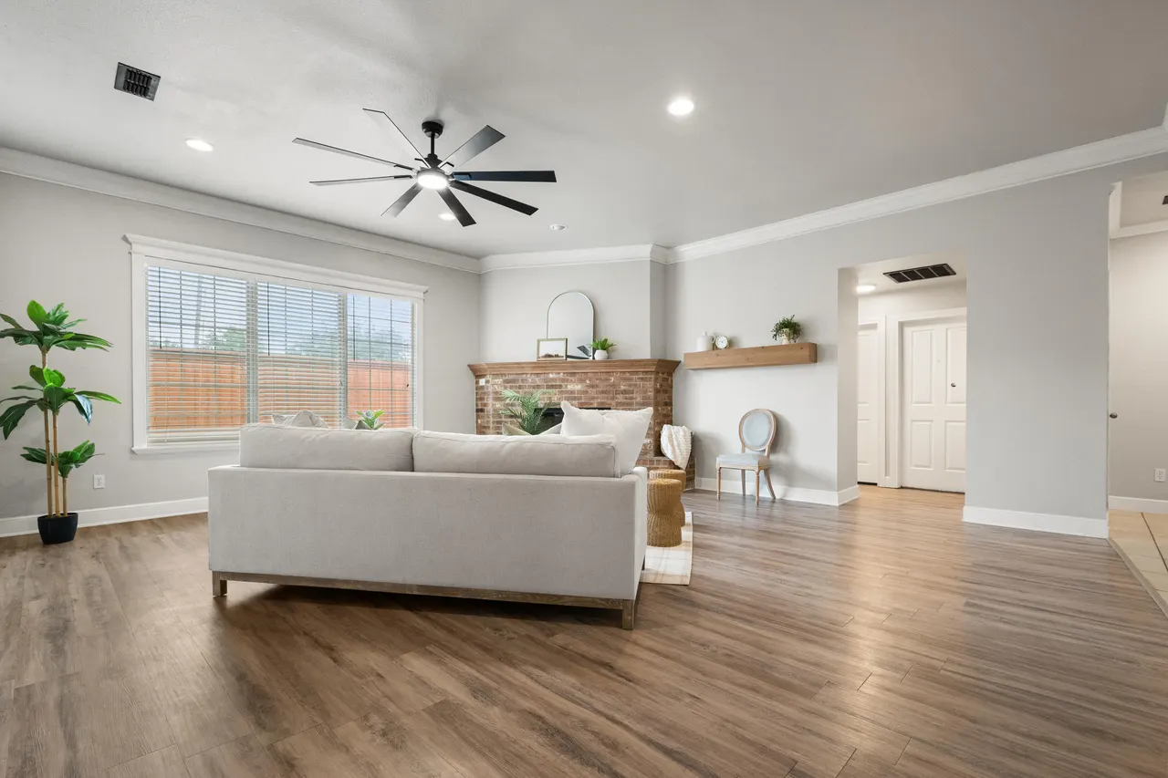 Photo 6 — 8202 Clinton Avenue, Lubbock, TX 79424