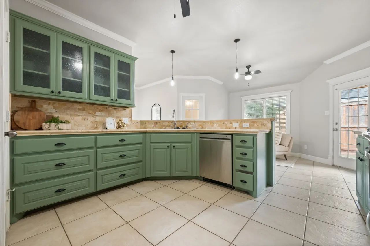 Photo 15 — 8202 Clinton Avenue, Lubbock, TX 79424
