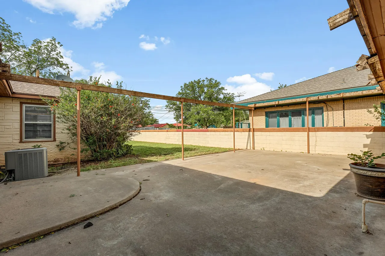 Photo 27 — 202 11th Street, Levelland, TX 79336