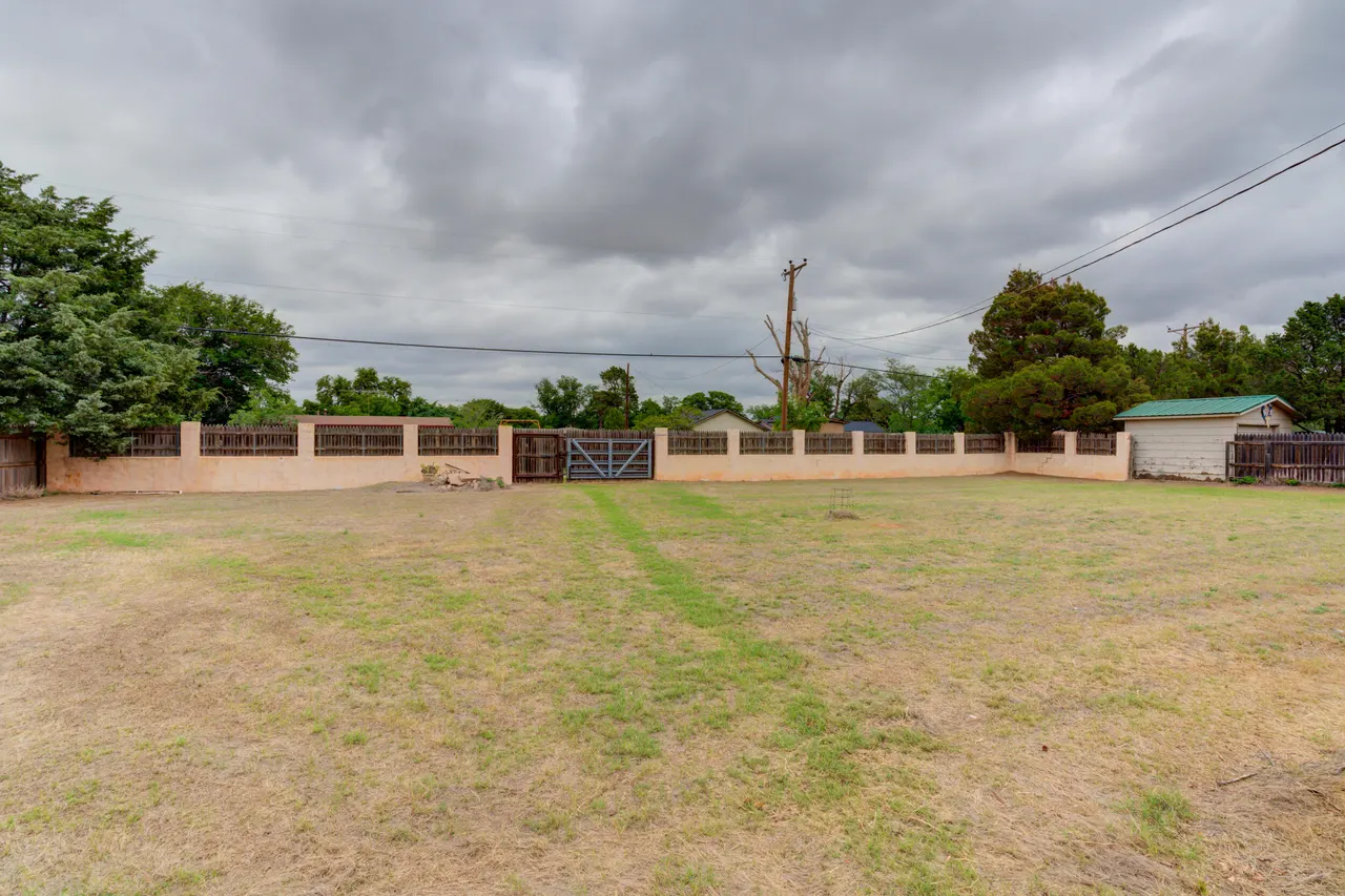 Photo 11 — 707 W 8th Street, Idalou, TX 79329
