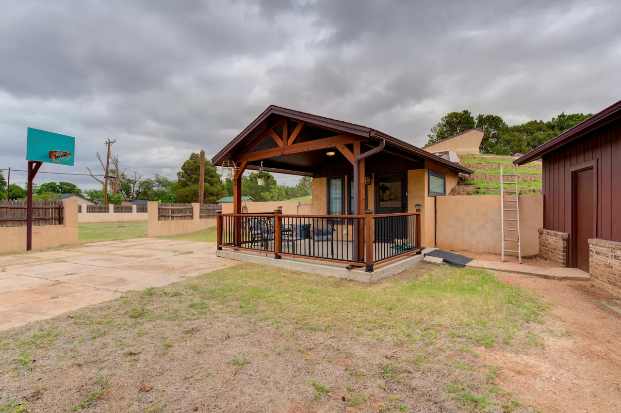 Photo 8 — 707 W 8th Street, Idalou, TX 79329